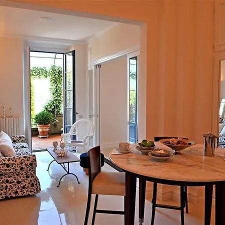 Sleeps 2 Pool Mezzegra